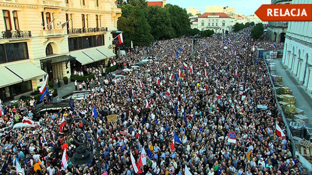 Protest przed Pałacem Prezydenckim. Schetyna: czujemy wsparcie całej Polski